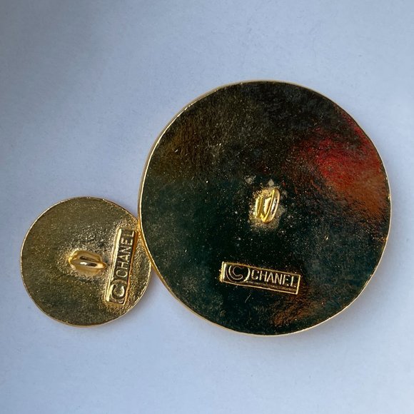 Chanel Buttons (pack of 2) - Picture 2 of 2